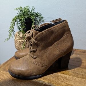 Clarks‎ Brown Leather Stacked Heel Lace Up Ankle Booties Boots 9.5M